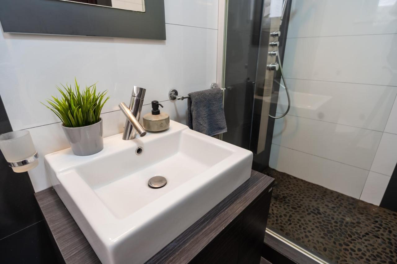 Cozy & Spacious Flat Near Victoriei Square 布加勒斯特 外观 照片